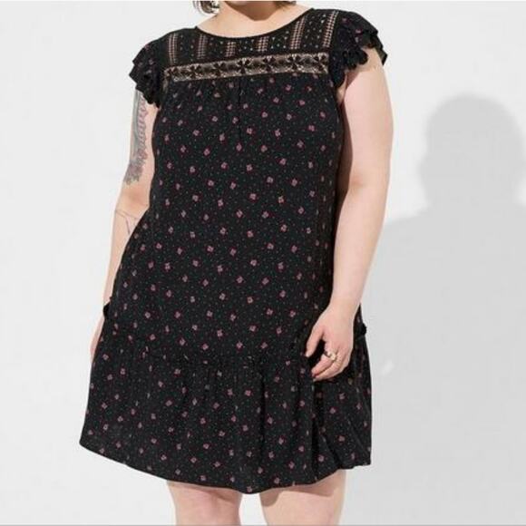 Torrid Mini Rayon Slub Crochet Yoke Shift Dress, size 1 - Picture 8 of 8